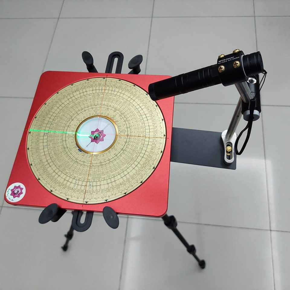 Chân la kinh và laser định vị — ảnh 1