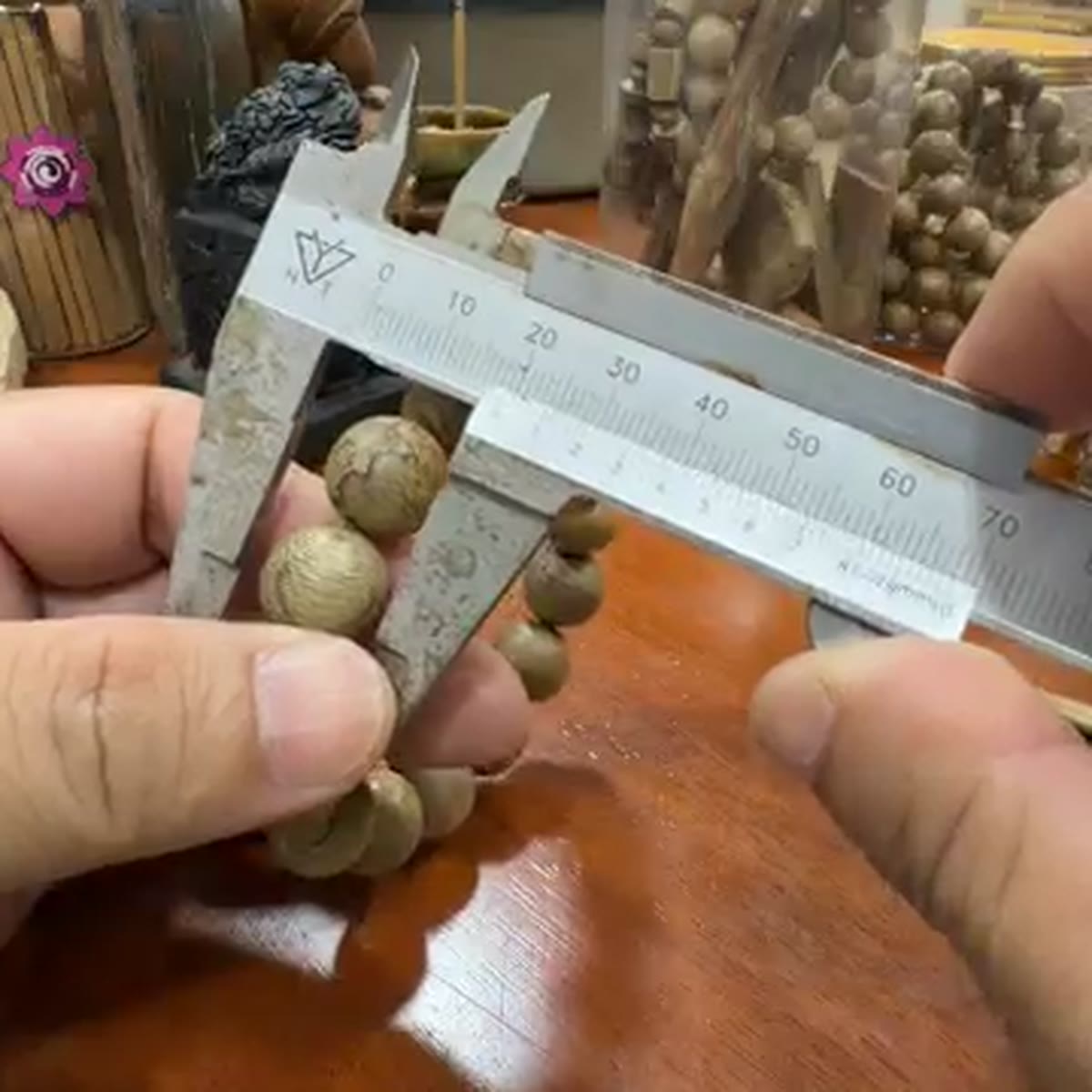 Vòng tay trầm hương hạt tròn lớn vân gỗ tự nhiên — ảnh 4