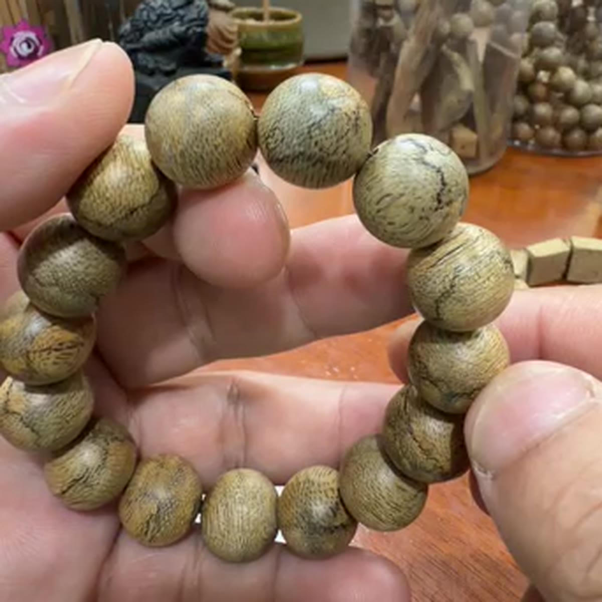 Vòng tay trầm hương hạt tròn lớn vân gỗ tự nhiên — ảnh 2