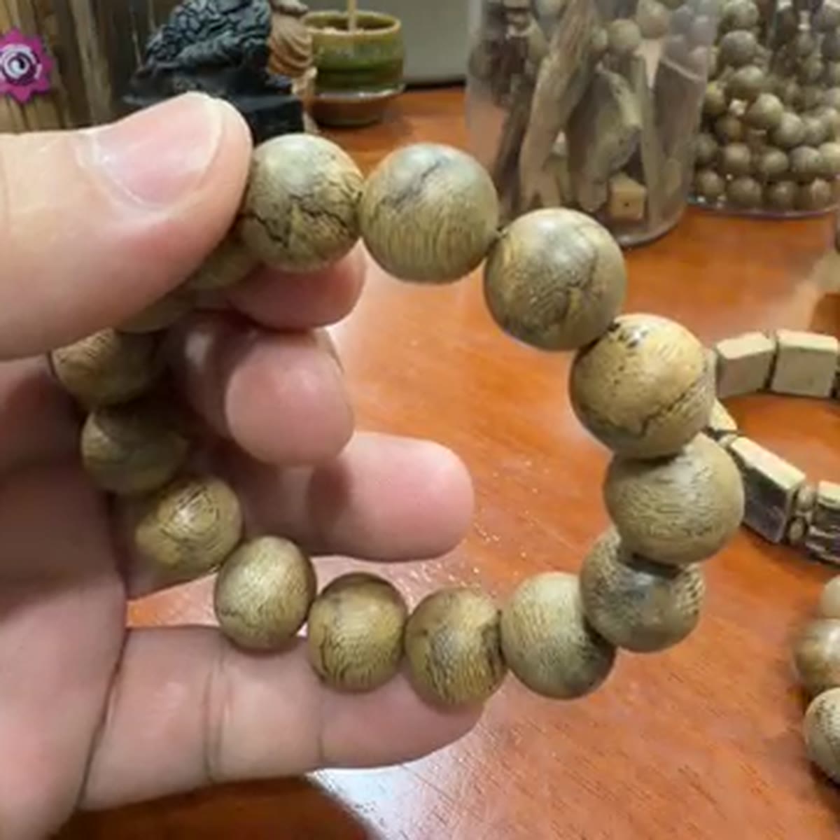 Vòng tay trầm hương hạt tròn lớn vân gỗ tự nhiên — ảnh 5